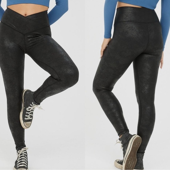 OFFLINE by Aerie Pants - OFFLINE By Aerie Crossover Crackle Black Leggings XXL